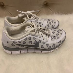 Nike leopard shoes